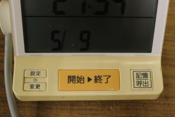 Panasonic パナソニック 上腕式 血圧計 EW-BU10 デジタル表示 時計機能付き 健康管理 ZA692_画像3