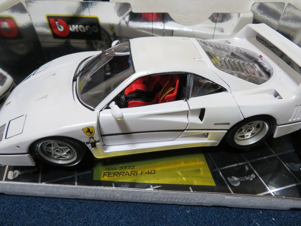 フェラーリF40 1/18 (ブラーゴ) 黄、パールホワイト 2台セット の商品