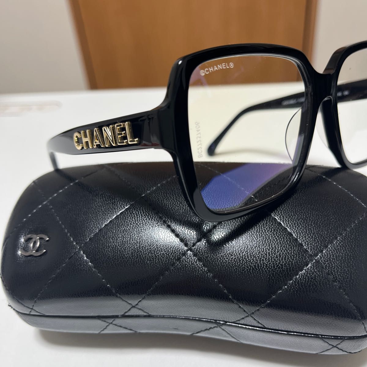 CHANEL クリアカラー シリアルナンバー入りレンズ 伊達メガネ