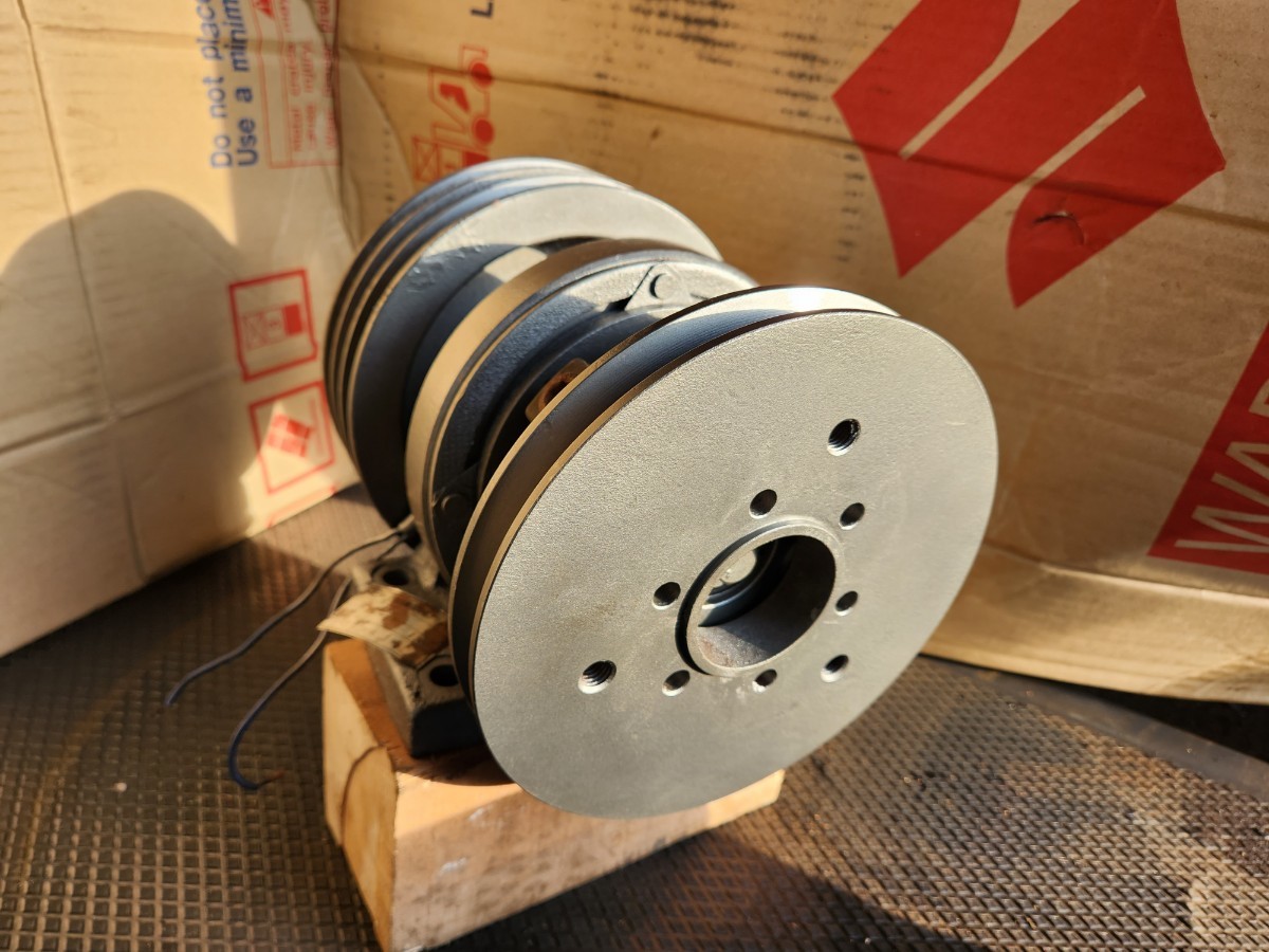 4JH ヤンマー 主機前 クラッチ プーリー 12V 森田鉄工 取出 発電 4JH ヤンマー 主機前 クラッチ プーリー 12V 森田鉄工 取出 発電
