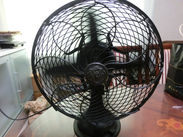  retro electric fan, Tokyo Shibaura factory, antique electric fan,80 year from 90 year front. electric fan, motor inside duster, power supply cable new goods . replaced, operation goods 