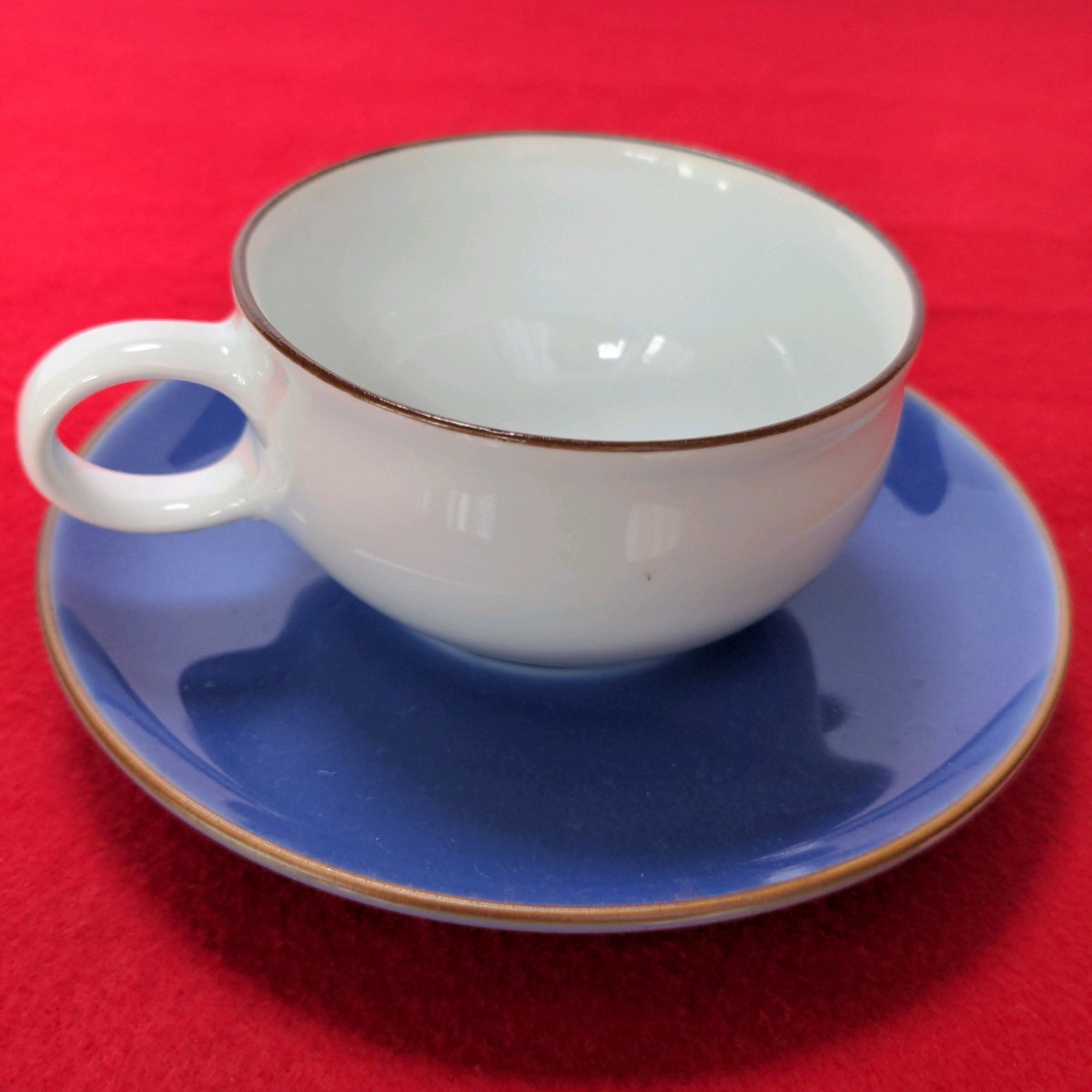 白山陶器 G型紅茶セット 5客 HAKUSAN JAPAN カップ&ソーサー ホワイト 青紫　ブルー　カップ 高さ約4.7cm 口径約8.5cm 皿 直径約14.5cm_画像2