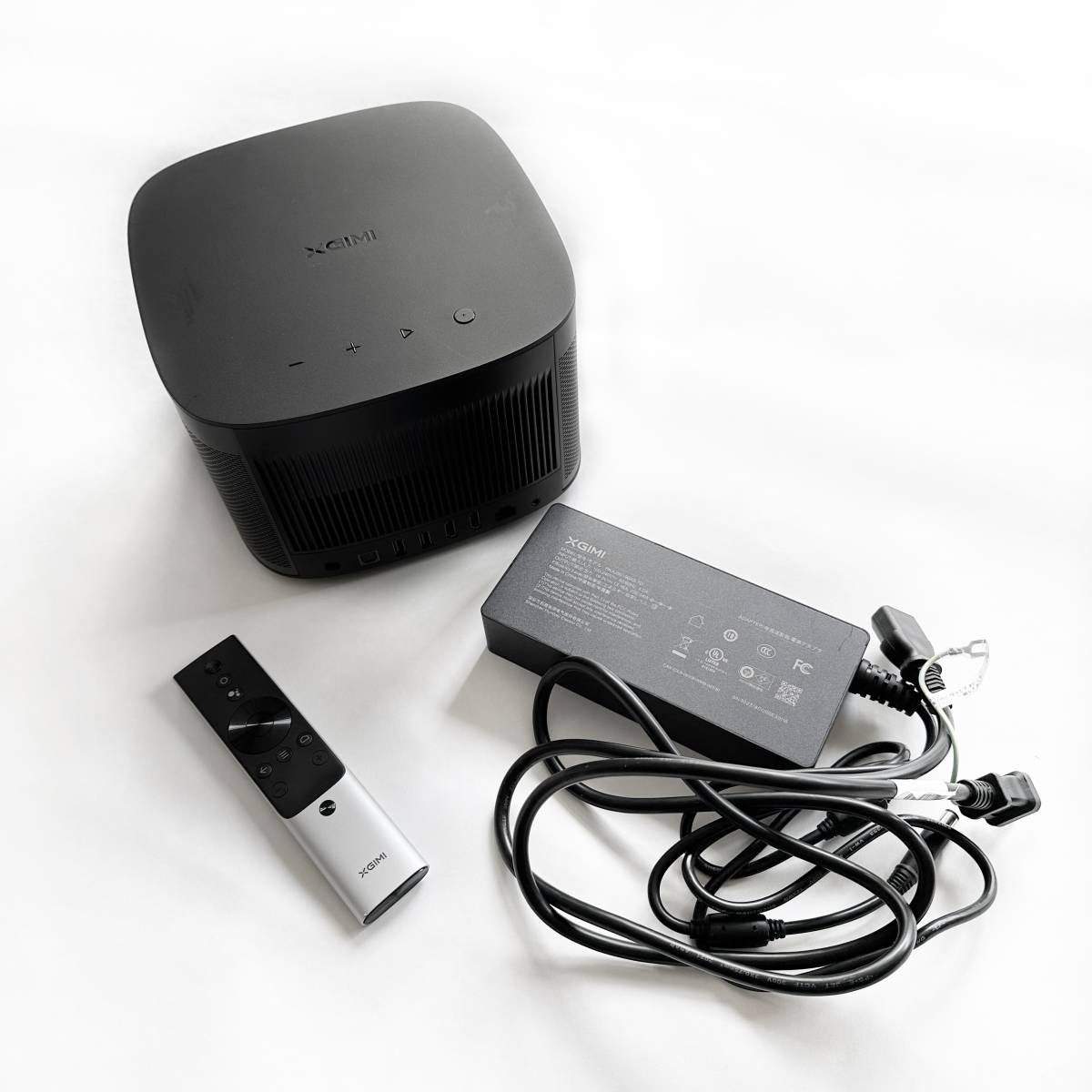 超美品 XGIMI HORIZON PRO リアル4K ホームプロジェクター 高輝度