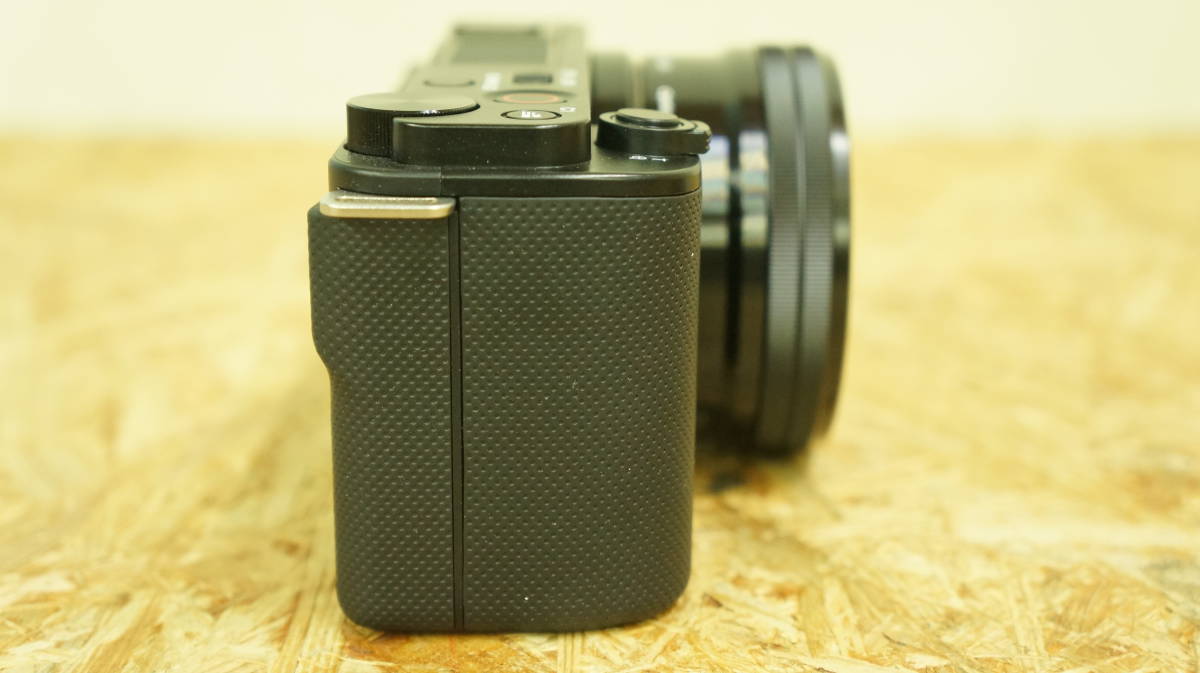 美品 ソニー SONY VLOGCAM ZV-E10L パワーズームレンズキット レンズ交換式デジタルカメラ 黒 ブラック カメラ 一眼レフ 動作品 