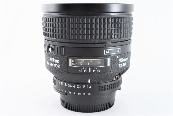 Nikon AF Nikkor 85mm F1.4 D ニッコール Lens Hood HN-31 2174