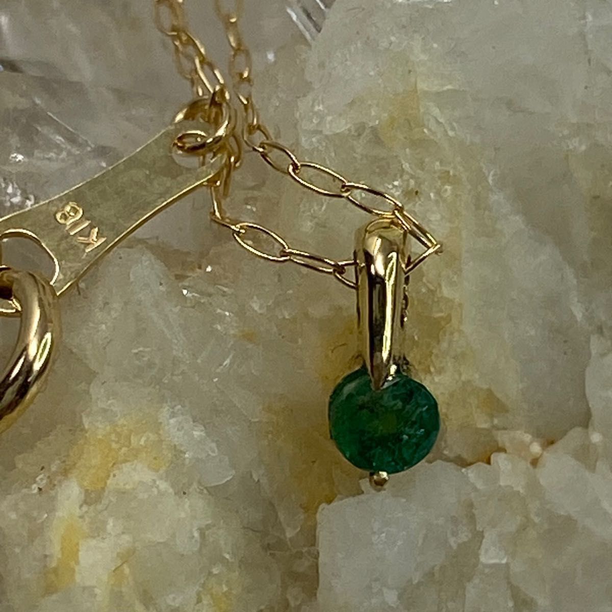 k18YG AU750 18金 天然エメラルド 0.07ct ネックレス-