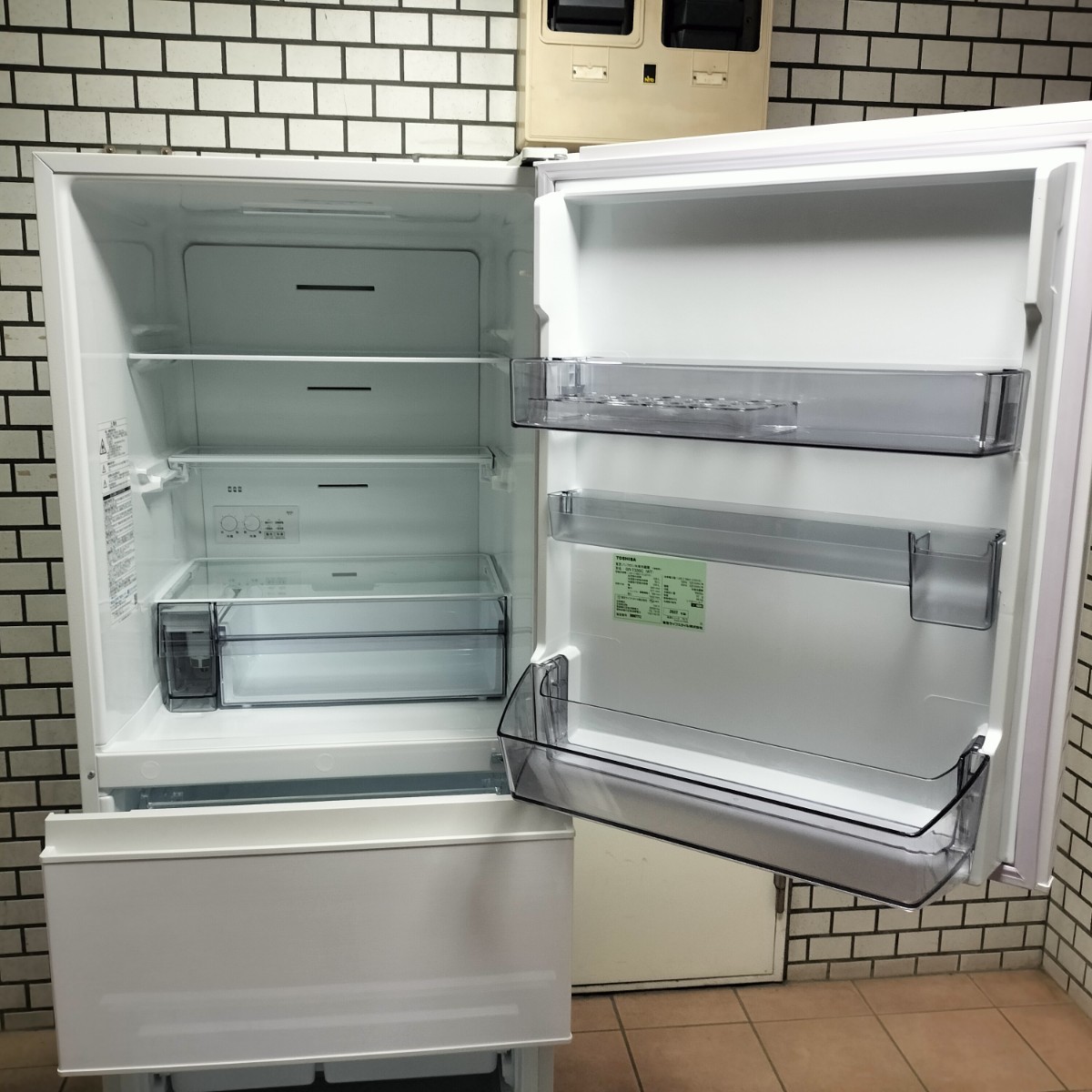 残5年保証☆美品・高年式☆ 東芝 TOSHIBA 326L 冷蔵庫 VEGETA GR-T33SC