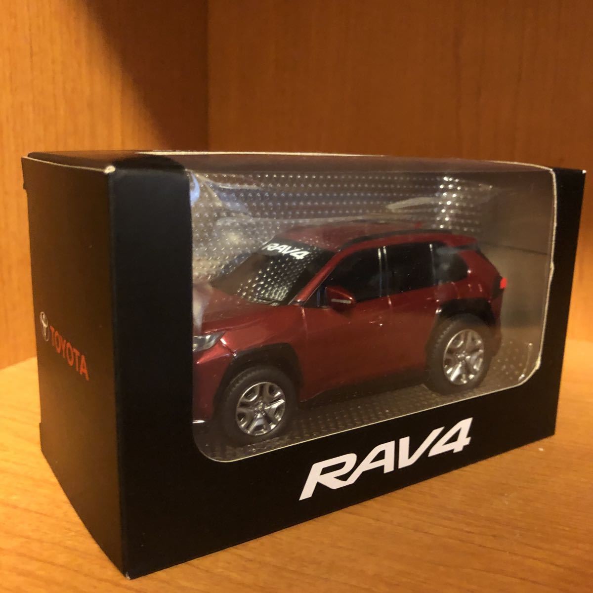 トヨタ　RAV4　アドベンチャー　センシュアルレッドマイカ　プルバックカー　非売品　カラーサンプル　ミニカー