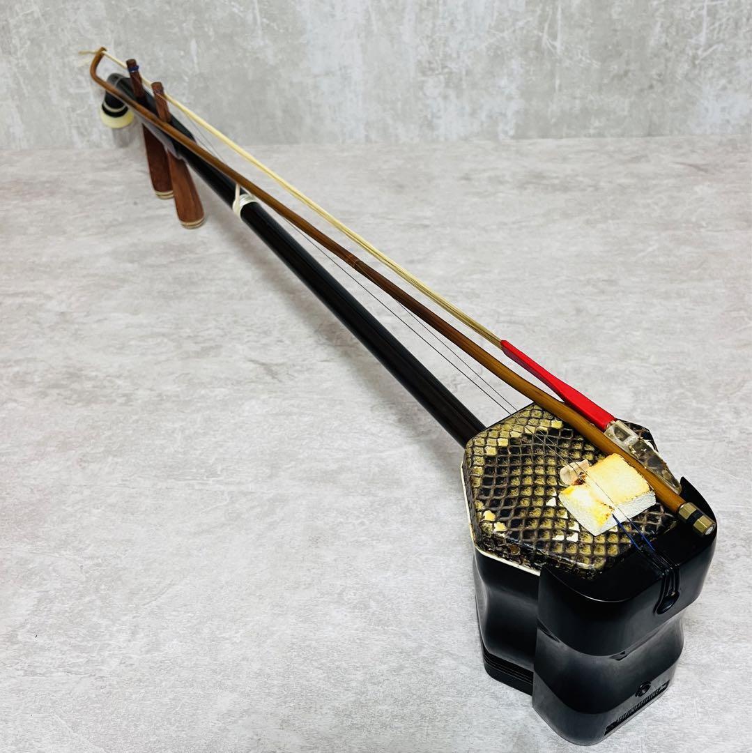 二胡 上海民族楽器 蛇皮 美品 ケース付き - 器材