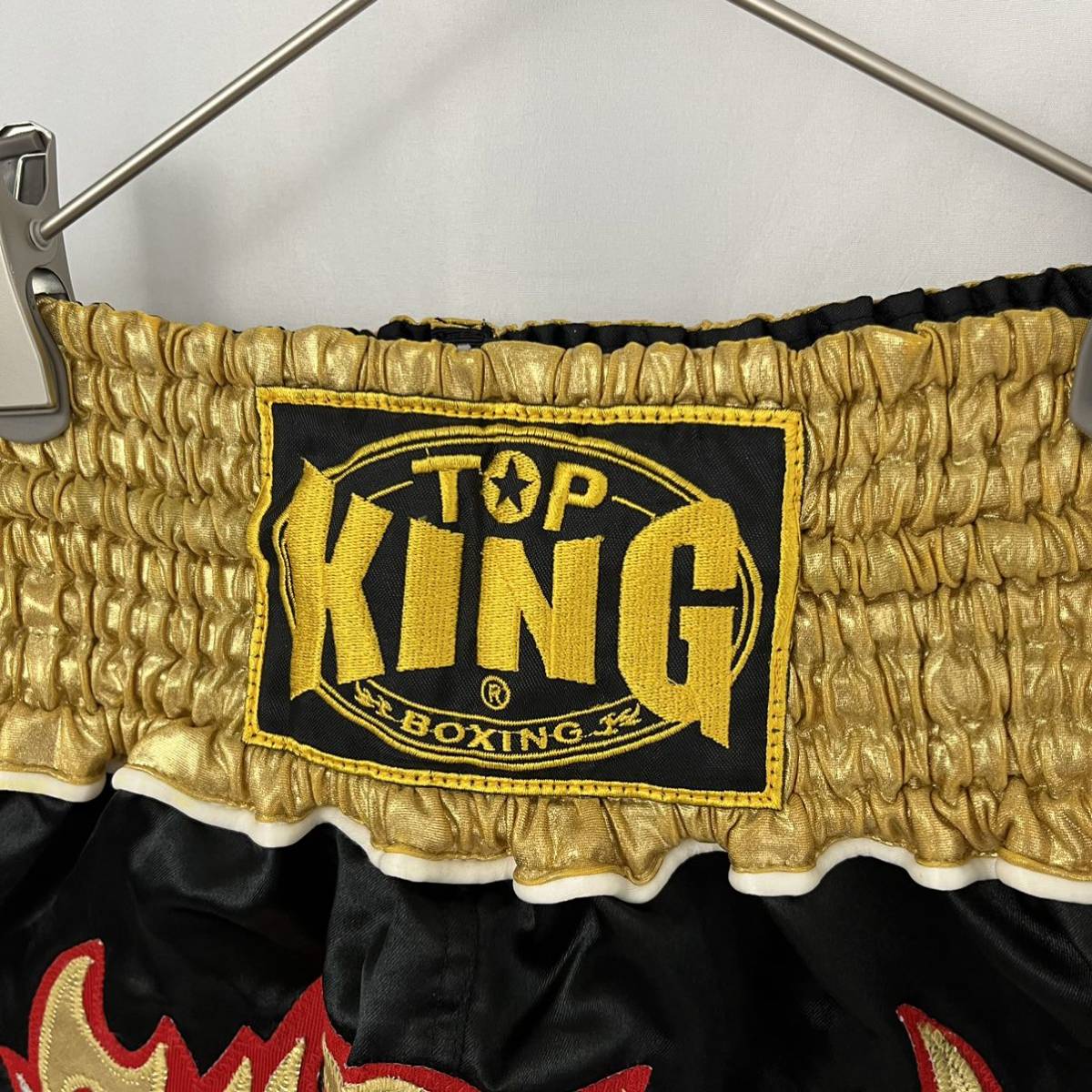 新品 タグ付き ムエタイパンツ TOP KING キックボクシング 未使用 ブラック ゴールド シルバー 黒 金 銀 サイズM_画像6