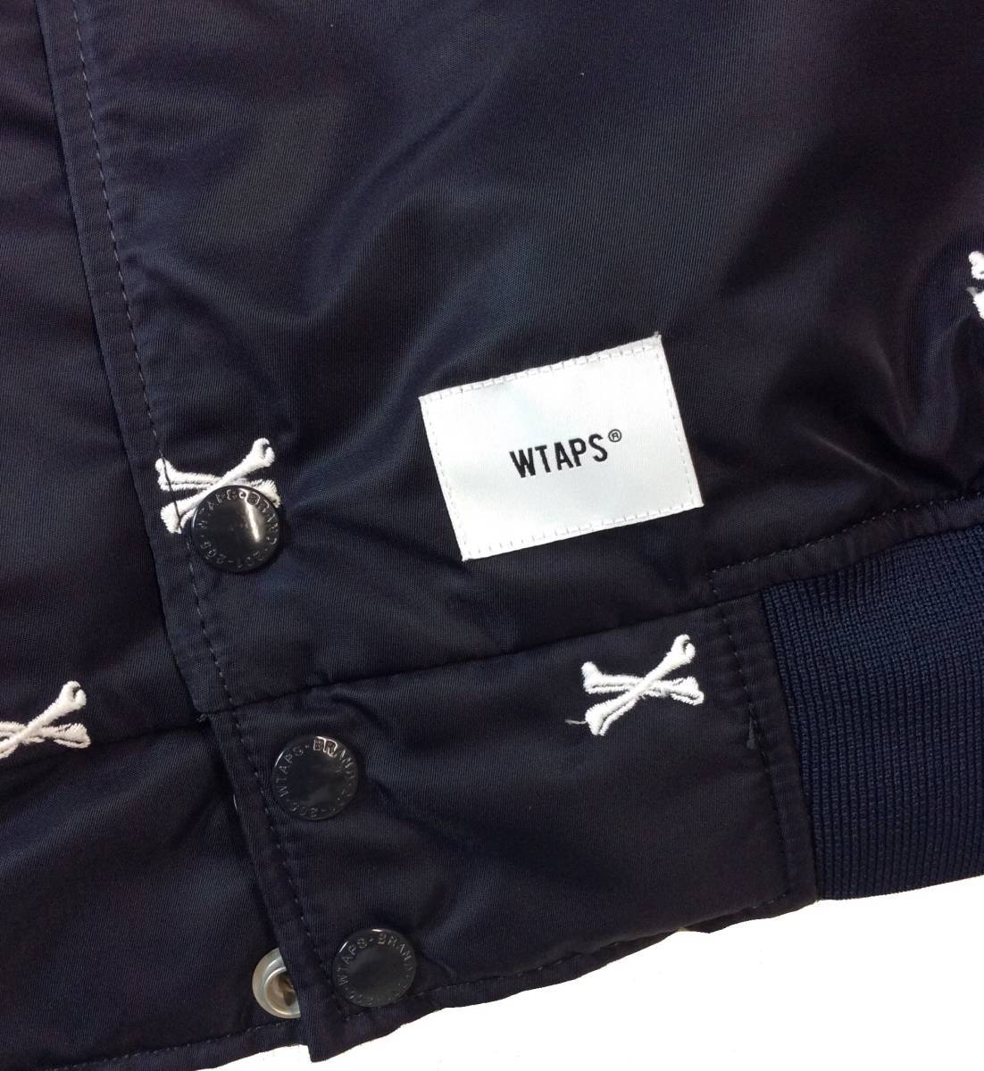 美品 WTAPS ダブルタップス 22SS TEAM JACKET NYLON TWILL TEXTILE クロスボーン刺繍 ナイロン チームジャケット スタジャン ネイビー X04_画像4