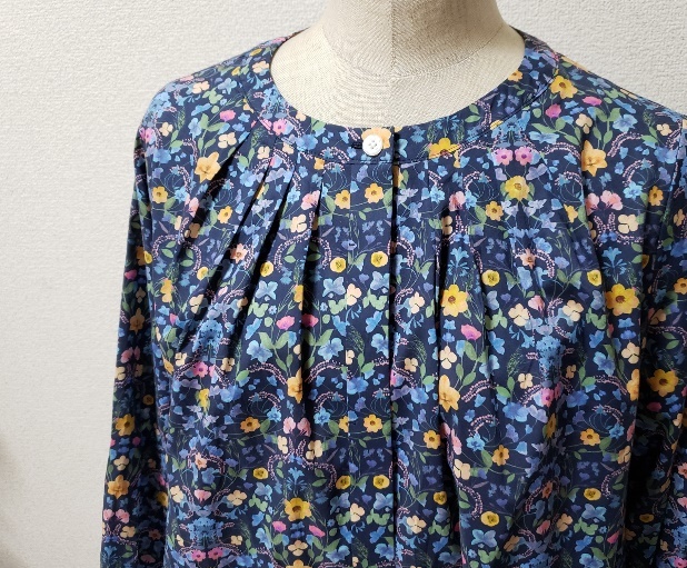  new goods Le Minor Liberty Aurora pressed flower pattern no color blouse navy blue floral print Aurora 