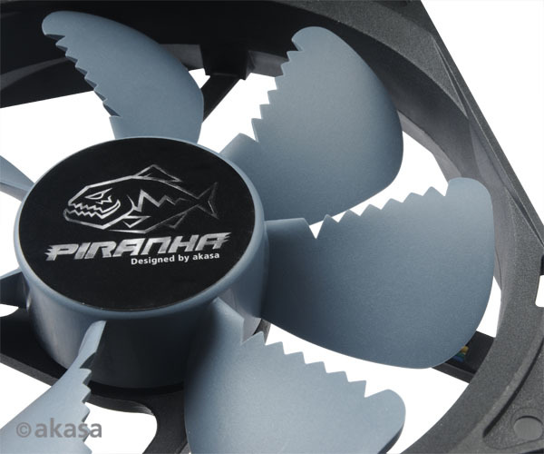 【B0009】Akasa AK-FN072 12cm Piranha Fan with Air Ripper Blades_画像1