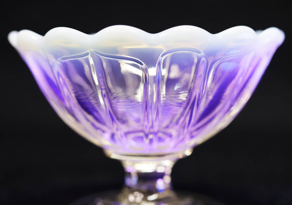 ●アンティーク ウランガラス フリル氷コップ 3個 乳白ぼかしフリル プレスガラス 硝子容器_画像8