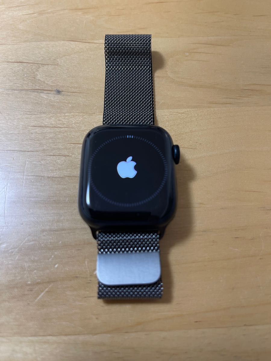 Apple Watch Series 8 (GPSモデル) -41mmミッドナイトアルミニウムケースとグラファイトミラネーゼループ