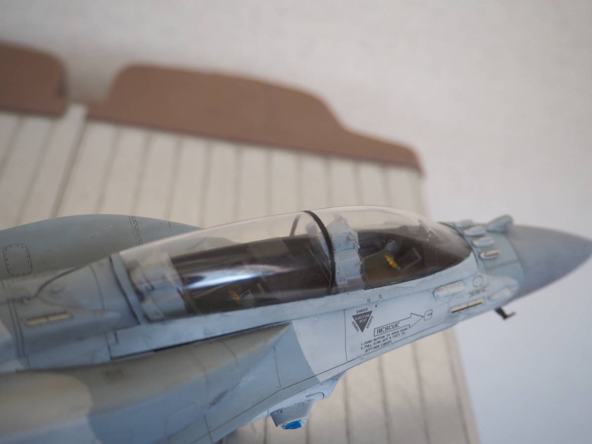 1/48　F-16F（ブロック60）ファイティングファルコンの完成品_画像10