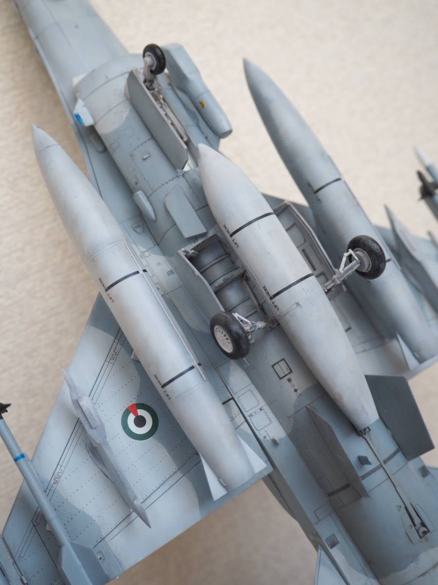 1/48　F-16F（ブロック60）ファイティングファルコンの完成品_画像6