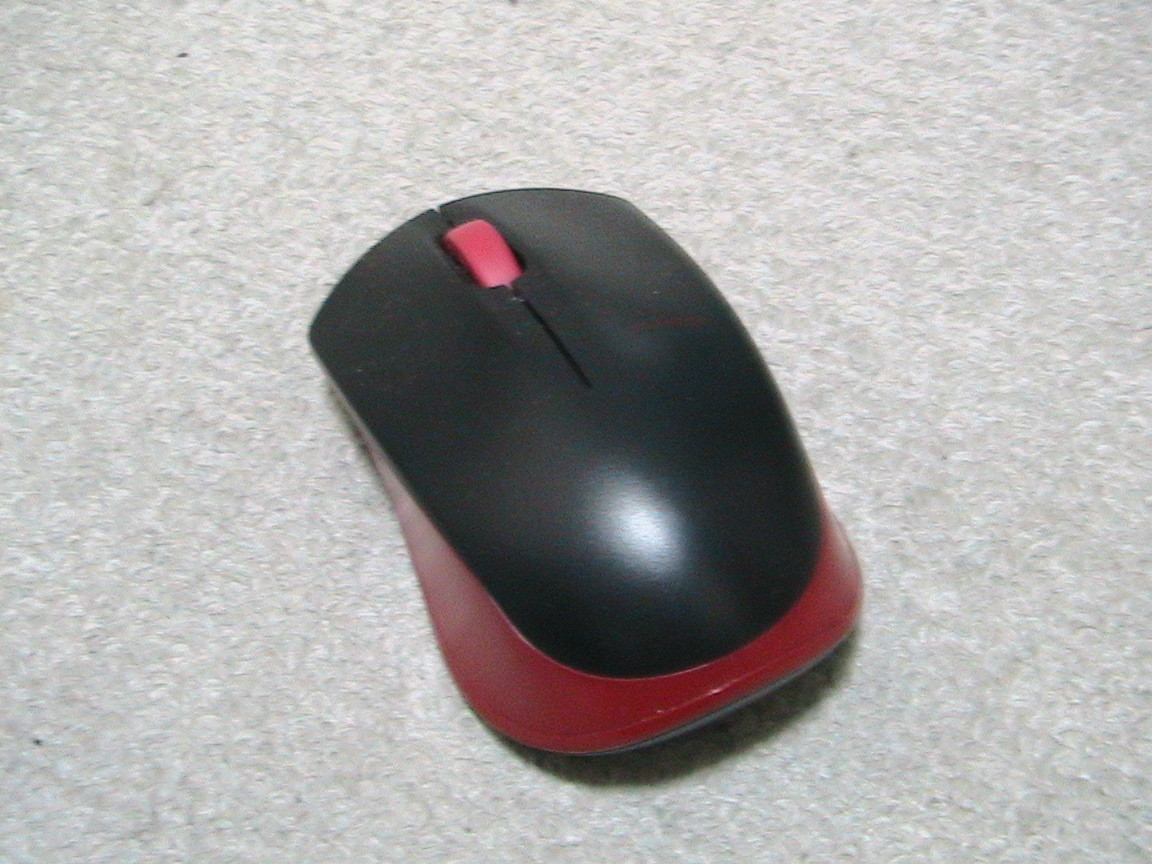 送料220円より　ELECOM Bluetooth マウス　M-BT12BRRD 赤黒　IR LED 電池長持ち_画像1