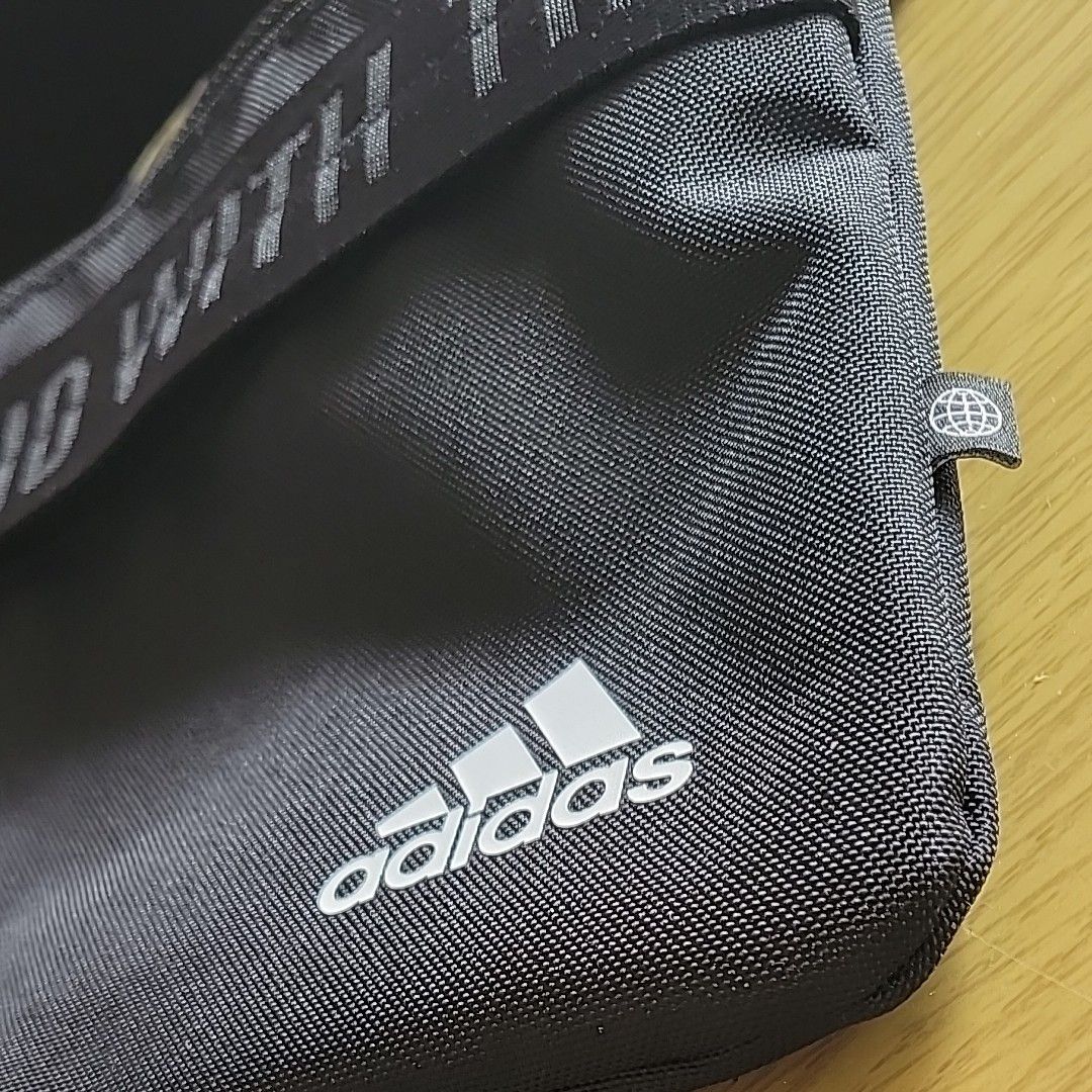 アディダス　サコッシュ ショルダーバッグ adidas