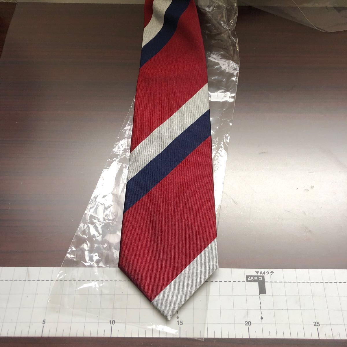 ネクタイ1個のお値段です　日本製シルク フランクリンミルズ高級ネクタイ 柔らかなデザインネイビーラスト