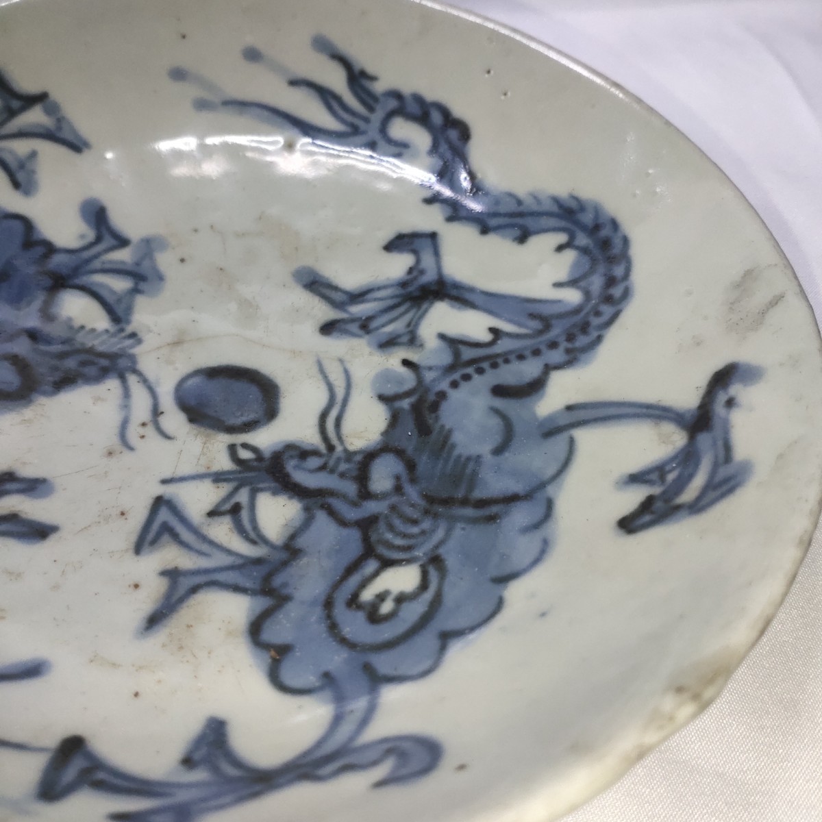 中国古美術品 染付皿 双龍戯珠文 大明後期 手描き 旧家蔵出し