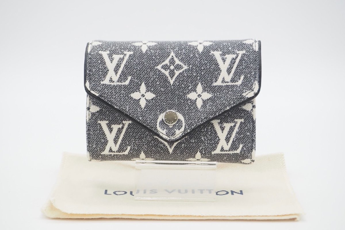 ☆安心の３大保証☆ Aランク ≪LOUIS VUITTON ルイヴィトン/三つ折り財布≫ M81859 ポルトフォイユ ヴィクトリーヌ モノグラム  ジャガード