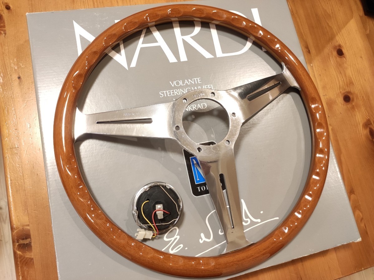 ナルディ NARDI クラシック ウッド ステアリング 36パイ ホーンボタン