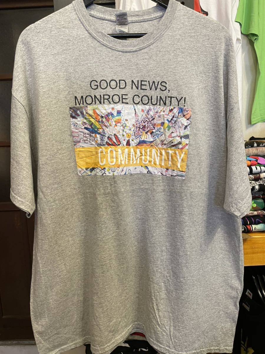 ★USA古着　カラフル　手　commnity Tシャツ グレー　gray GILDAN 2XL 大きいサイズ_画像1