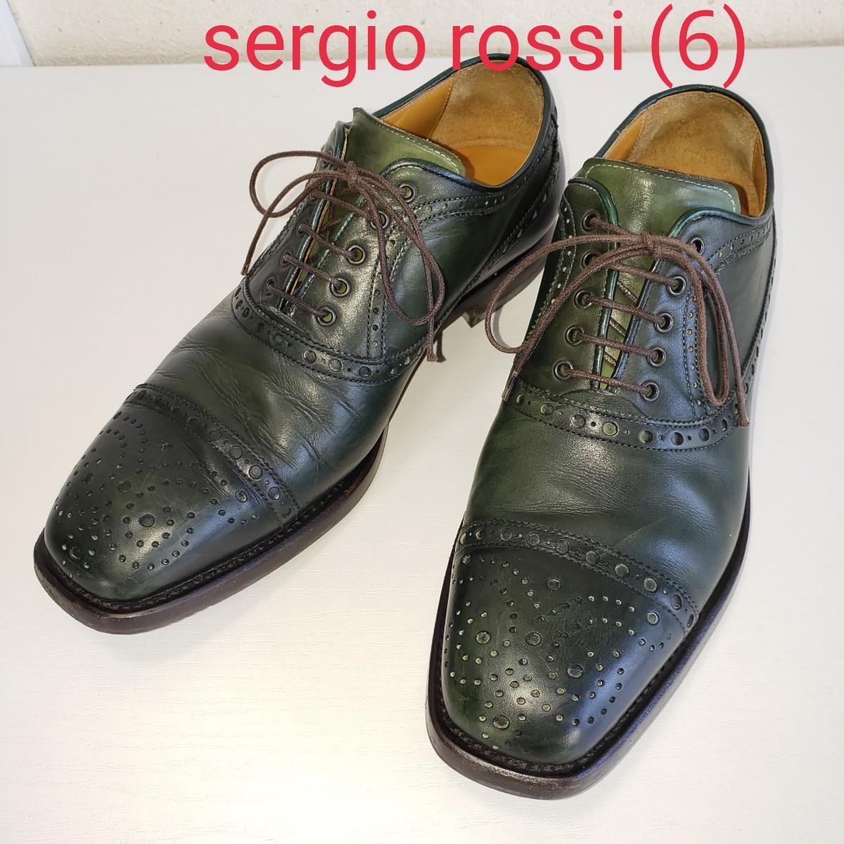 美品◆sergio rossi セルジオロッシ 牛革レザー パンチドキャップトゥ メダリオン ドレスシューズ ビジネス 内羽根 メンズ(6)モスグリーン_画像1