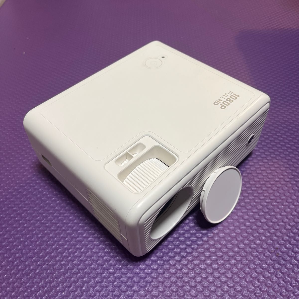 PORTABLE LED PROJECTOR 