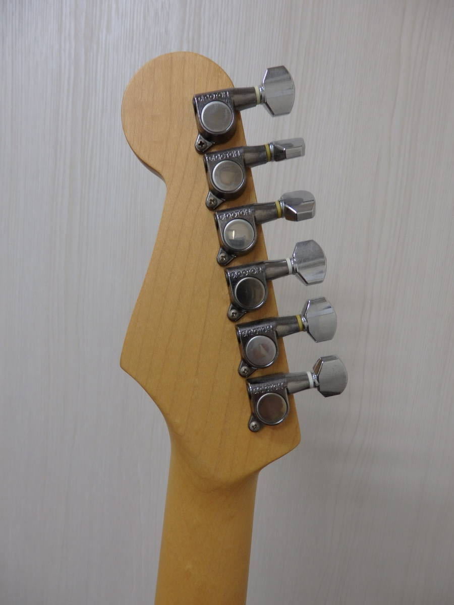 F250-5.5) Fender Japan / フェンダージャパン STRATOCASTER U037658 レッド ストラト エレキギター 赤系 ソフトケース 弦 コード付の画像7