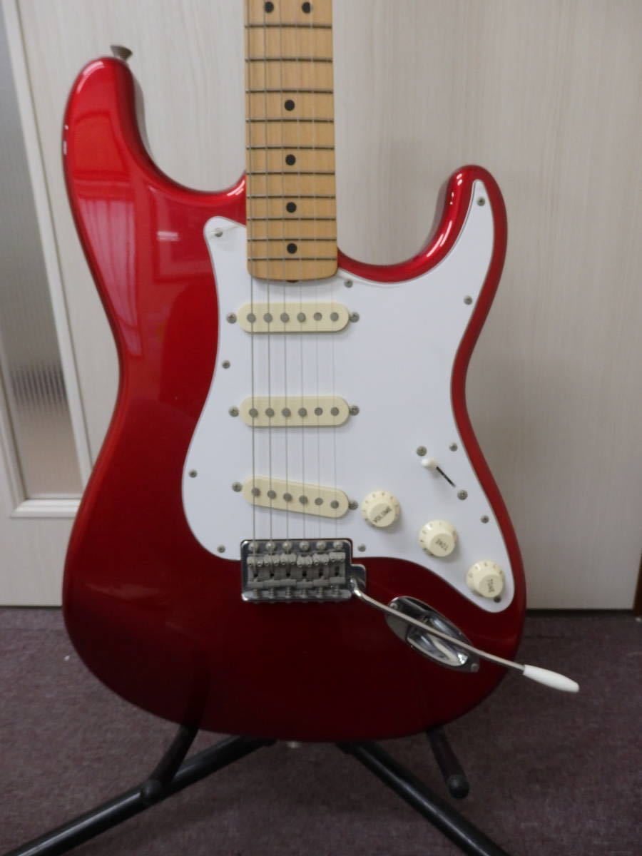 F250-5.5) Fender Japan / フェンダージャパン STRATOCASTER U037658 レッド ストラト エレキギター 赤系 ソフトケース 弦 コード付の画像8