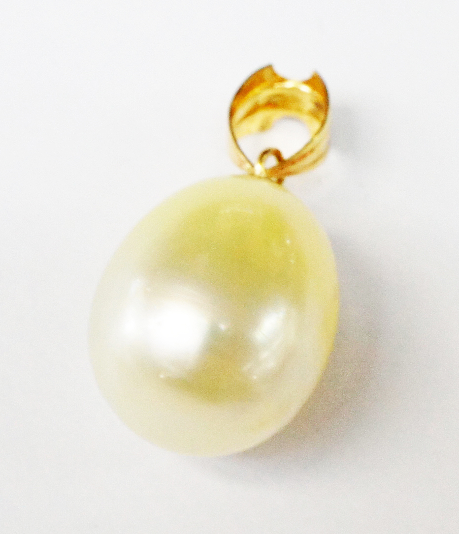 K18 south . White Butterfly pearl pearl semi ba lock ellipse pendant top [ free shipping ][ pearl ][ Gold ]