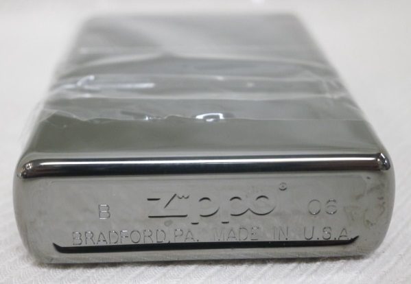 未使用品★2006年生 ZIPPO 無地 シルバー プレーン クローム 鏡面仕上げ オイルライター★ケース付き_画像4