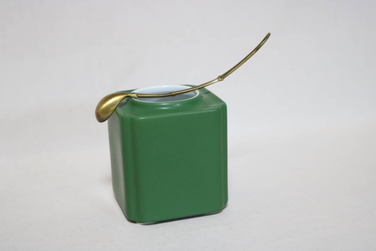 水滴　硯滴　茶緑方形水瓶・水杓子　　　　　DK05