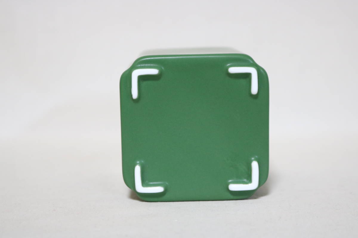水滴　硯滴　茶緑方形水瓶・水杓子　　　　　DK05