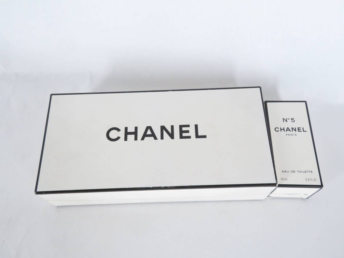 中古　新品同様　CHANEL シャネル No5サヴォンa No5オードゥトワレットa 石鹸・香水セット_画像1