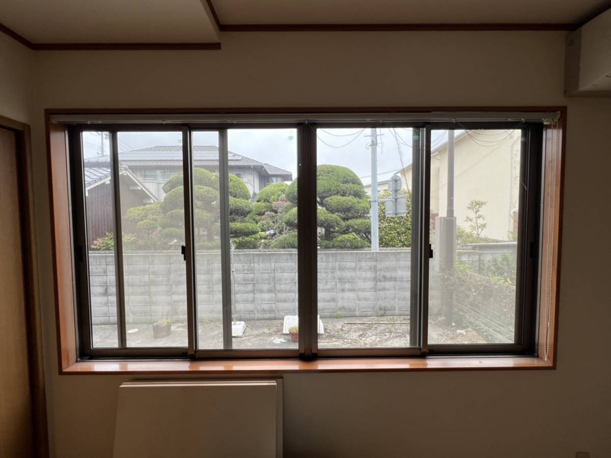 042697三協アルミサッシ ノイスタRペアガラス網戸付き引き違い4枚腰 042697三協アルミサッシ ノイスタRペアガラス網戸付き引き違い4枚腰