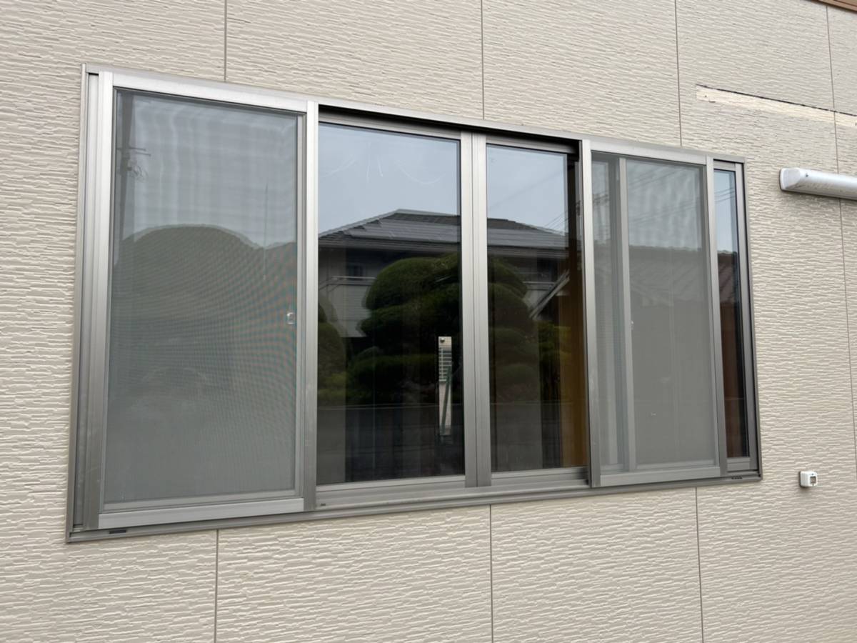 042697三協アルミサッシ ノイスタRペアガラス網戸付き引き違い4枚腰 042697三協アルミサッシ ノイスタRペアガラス網戸付き引き違い4枚腰