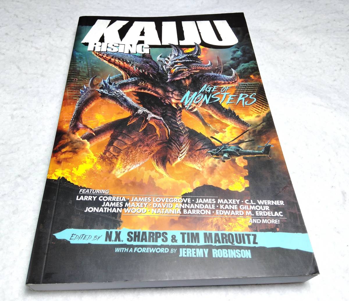 ＜洋書＞怪獣 ライジング：怪物の時代『KAIJU RISING: Age of Monsters』