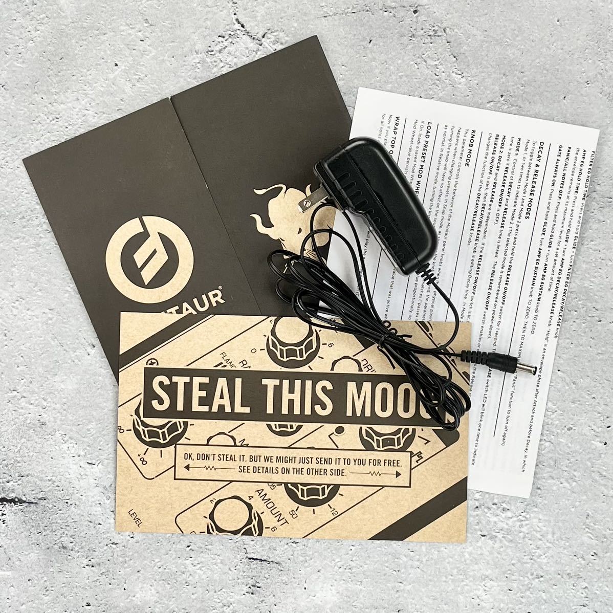 Moog Minitaur アナログシンセ ベース モーグ ムーグ 美品