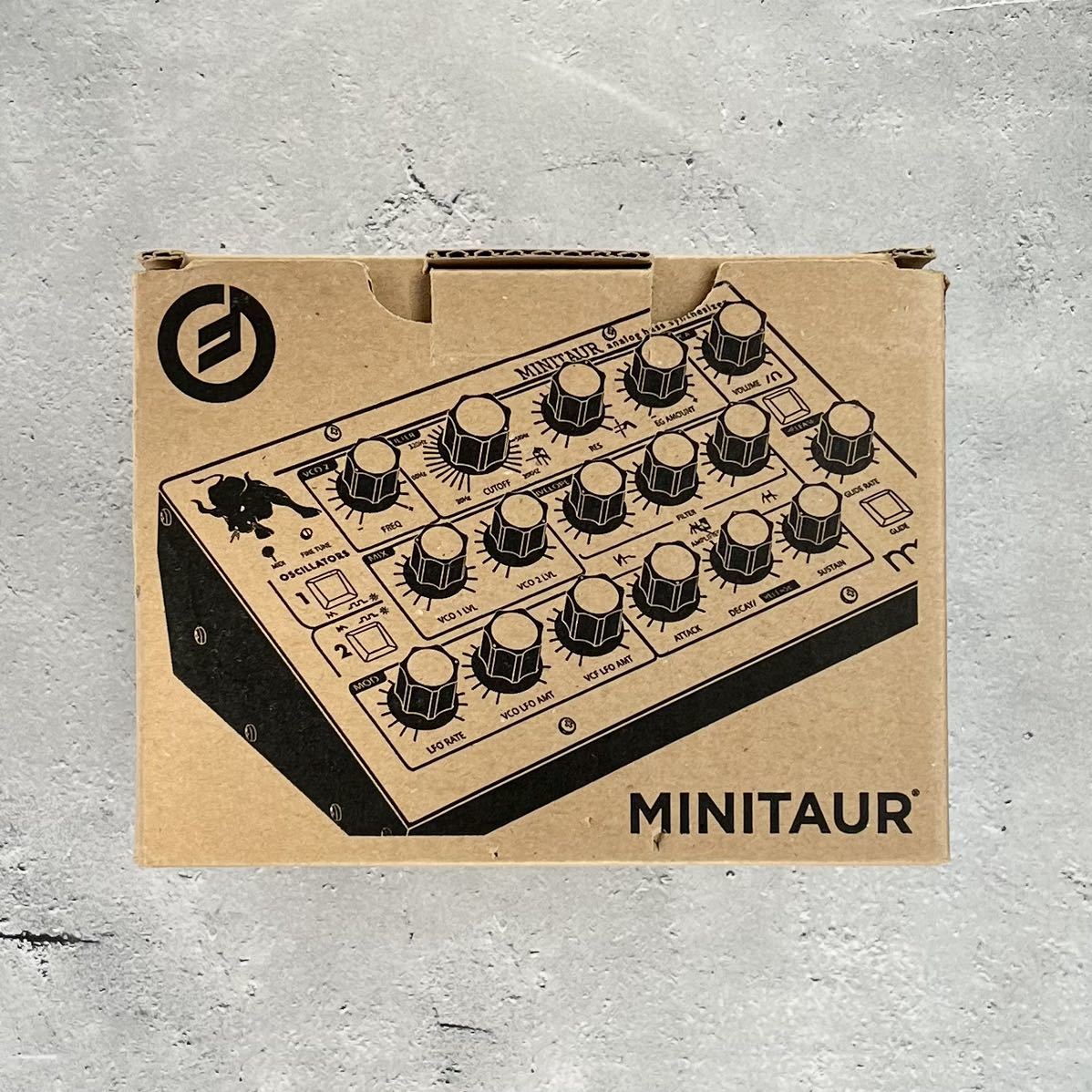Moog Minitaur アナログシンセ ベース モーグ ムーグ 美品