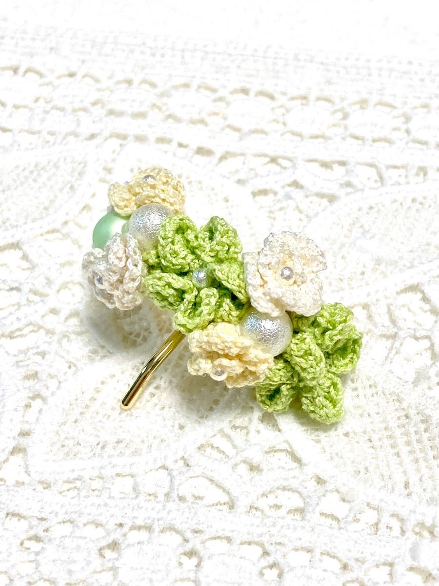 手編みのお花コットンパール付きポニーフック緑