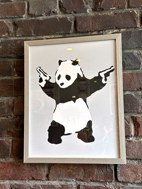 バンクシー　アートフレーム（Panda with Guns）　木製額付き　絵画ポスター　パンダ　ガン ■ アメリカン雑貨 アメリカ雑貨