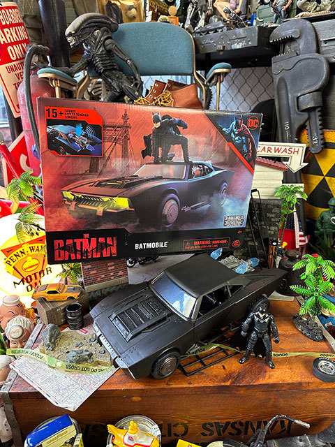 カタログギフトも! BATMAN-ザ・バットマン-」 バットモービル