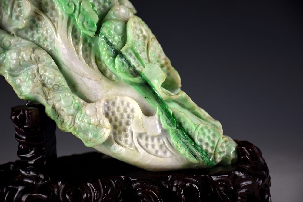 蔵c9026】中国美術 翡翠白菜置物 台付 1933g | abccrechedundalk.ie