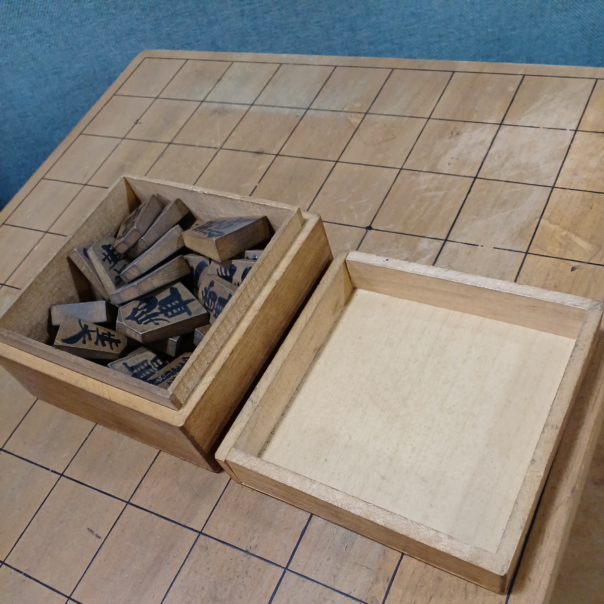  used long-term keeping goods retro shogi record shogi piece set pair attaching shogi record tree boxed tree piece wooden Vintage old Japanese-style house old .. purity? scratch dirt equipped present condition goods 