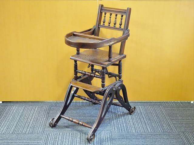 23030077【推定：英国1890年代 アンティーク家具】チャイルドチェア ベビーチェア テーブル キャスター付き 木製椅子