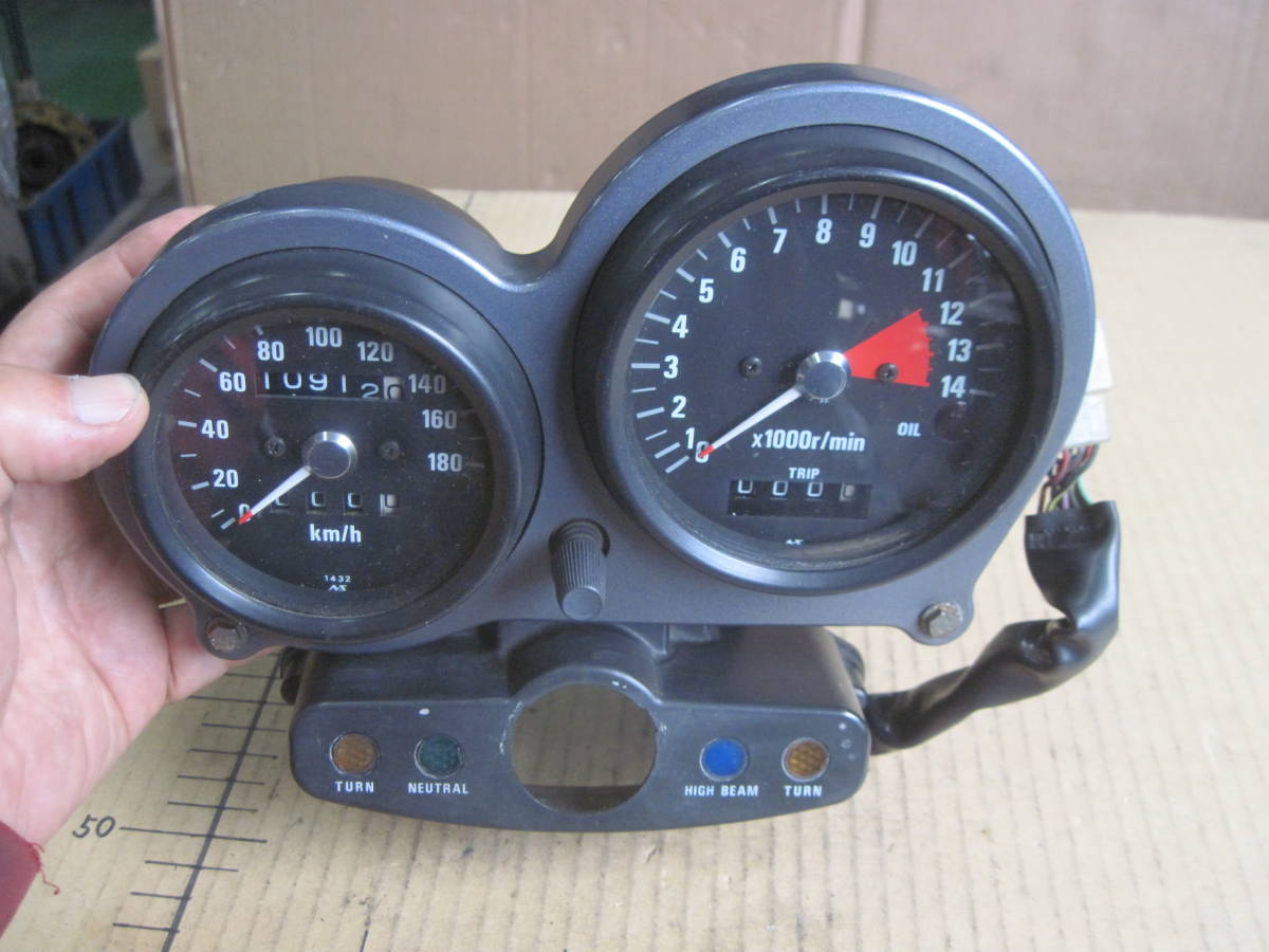 たぶん カワサキ ゼファー400初期型用 ??純正タコメーター&スピード