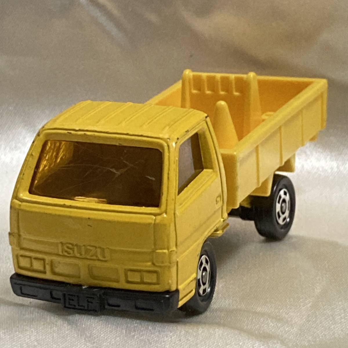 SK トミカ TOMICA 日本製 ISUZU ELF いすゞ トラック NO.32 TOMY トミー JChere雅虎拍卖代购 トミカ 新旧ダンプセット 中古 エルフ ヒノ イスズ